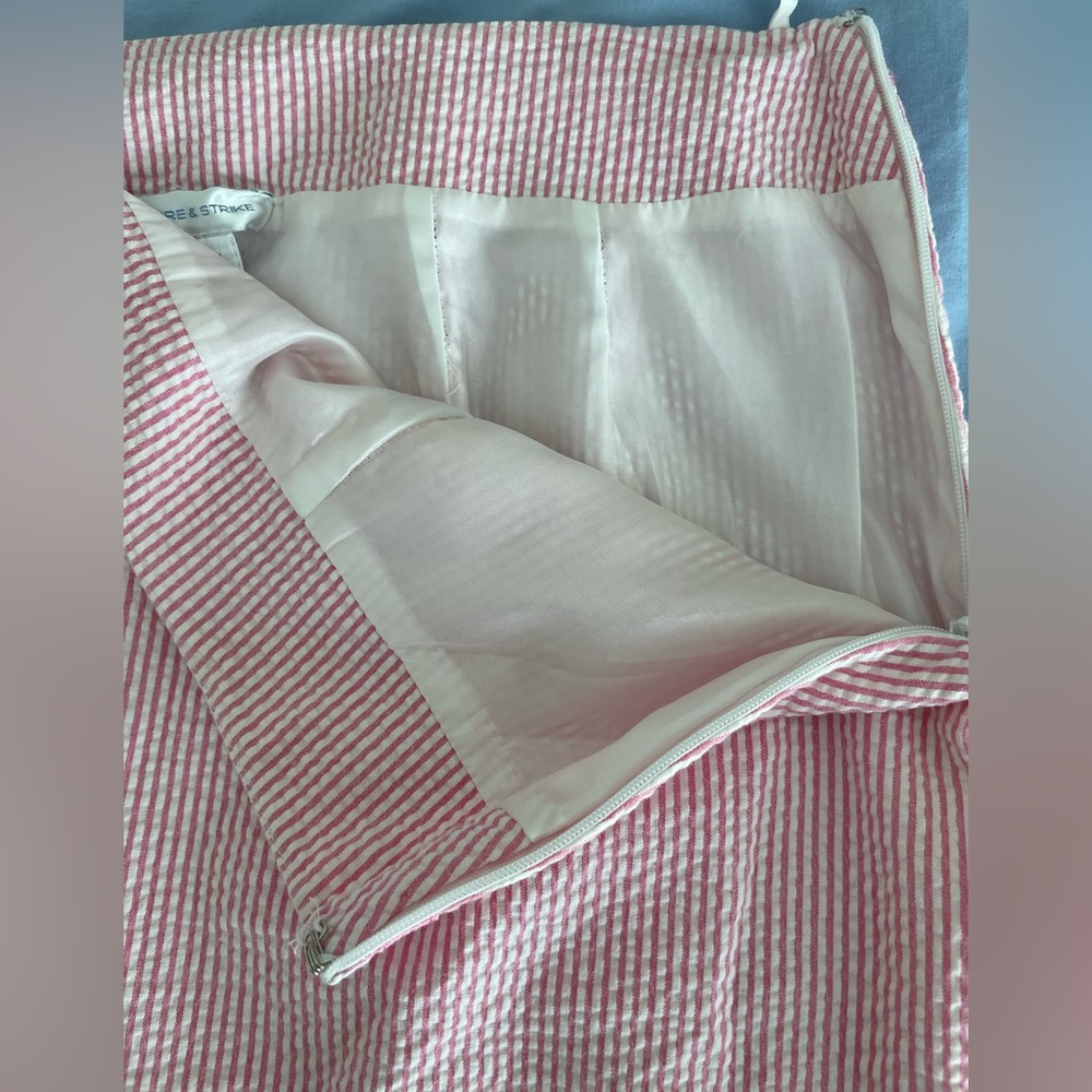MARK, FORE & STRIKE Preppy Pink Seersucker A-line Skirt with scalloped hem - Picture 6 of 6